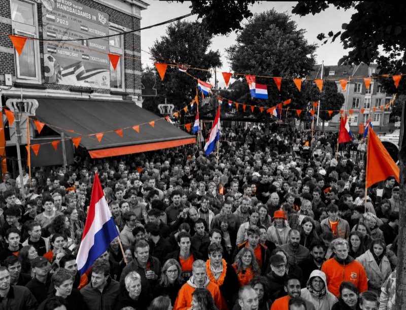 Oranje straat vol voetbalfans
